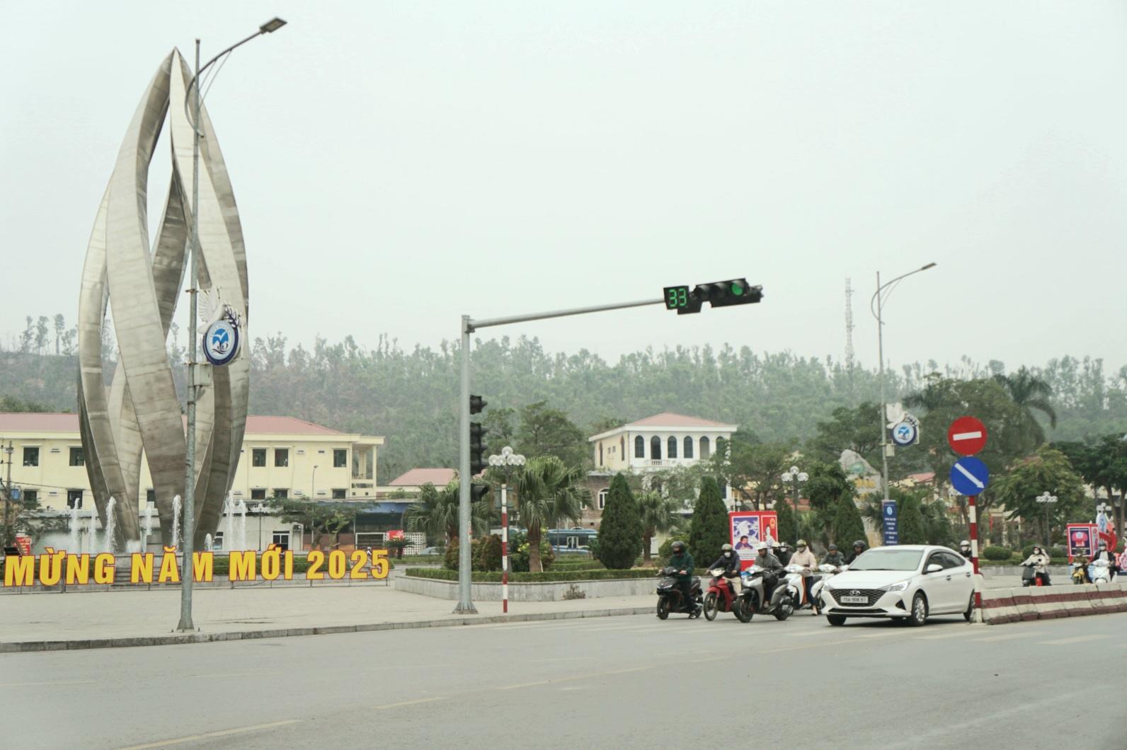 Thuy Nguyen cung day manh cong tac chuyen doi so tren moi linh vuc. Thanh pho da dau tu 29 camera giam sat tam cao phuc vu cong tac giam sat trat tu xay dung, tai nguyen khoang san; 12 camera tai 3 nut diem nong giao thong.