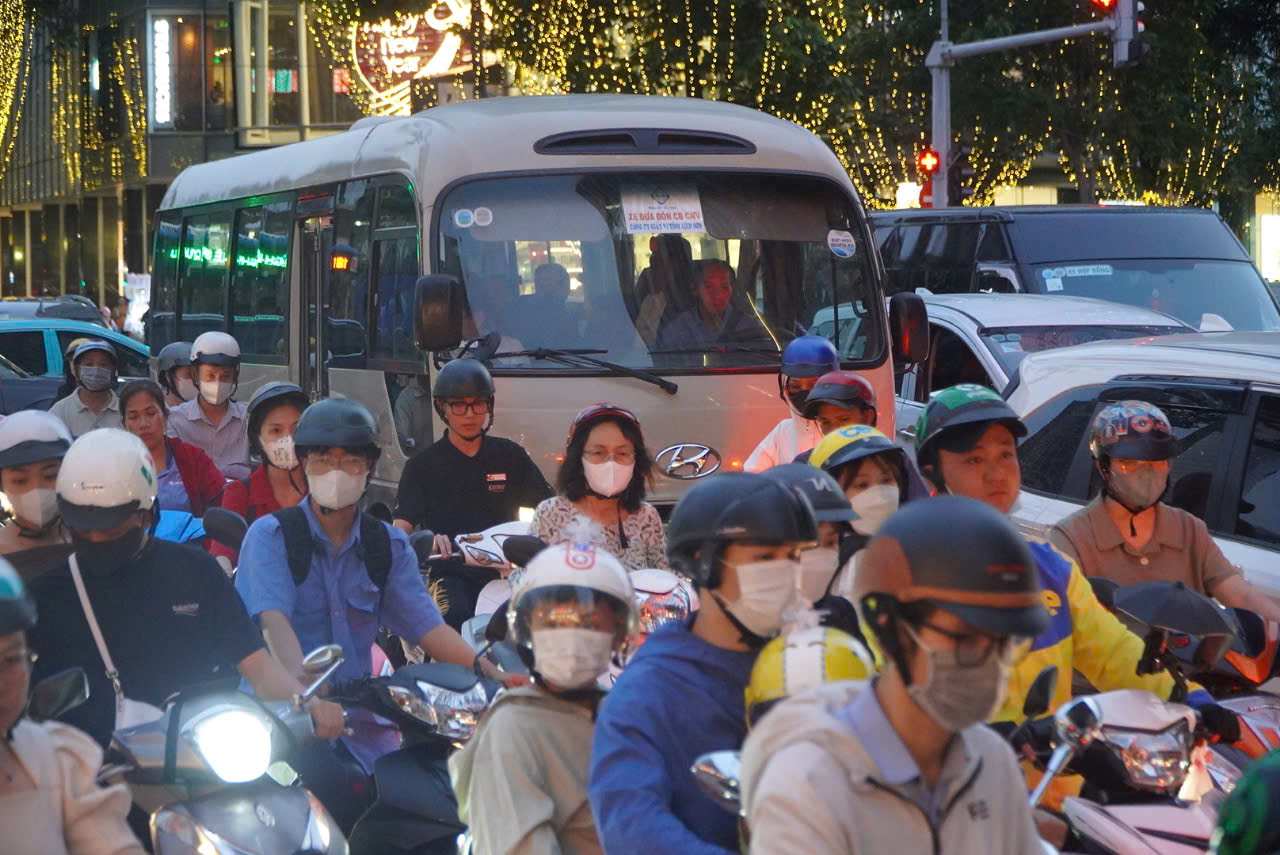 Duong Pasteur (Quan 1) ket cung, phuong tien di chuyen cham qua day. 