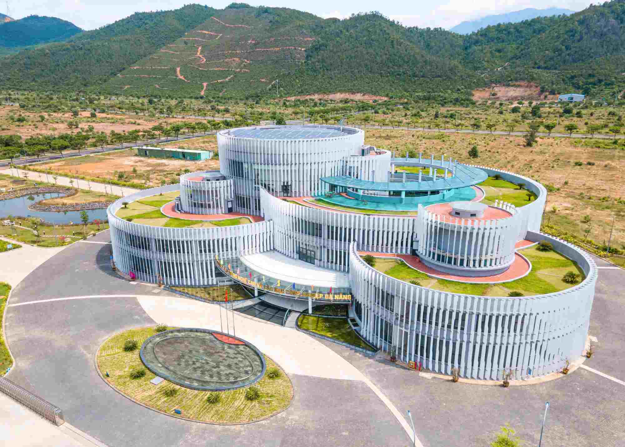 The Management Board of Da Nang High-Tech Park and Industrial Parks is assigned to manage the Free Trade Zone. Photo: Tran Van