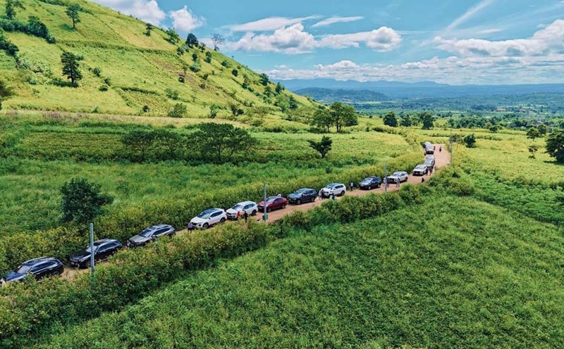 Famtrip group visits Van Hoa plateau, Phu Yen from October 10-13, 2024.