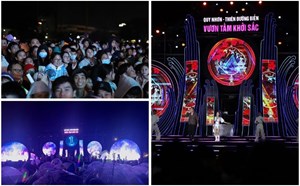 Khán giả tại Bình Định đội mưa chào đón khoảnh khắc năm mới