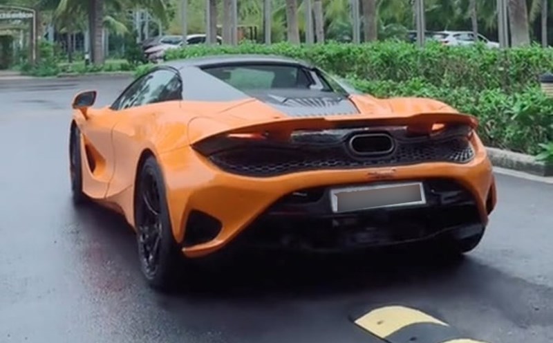McLaren 750S supercar in Ho Chi Minh City is receiving much attention. Photo cut from video