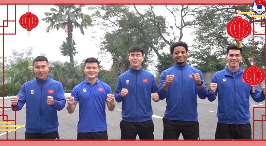 Vietnam national football team players send New Year 2025 wishes to fans. Photo cut from video
