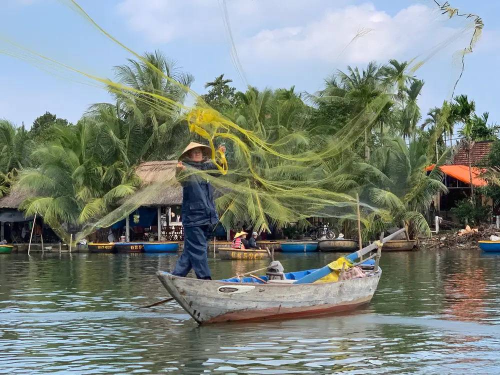 Khung cảnh yên bình của đời sống sông nước cô gái Mỹ chụp lại khi du lịch Việt Nam Ảnh: Latifah