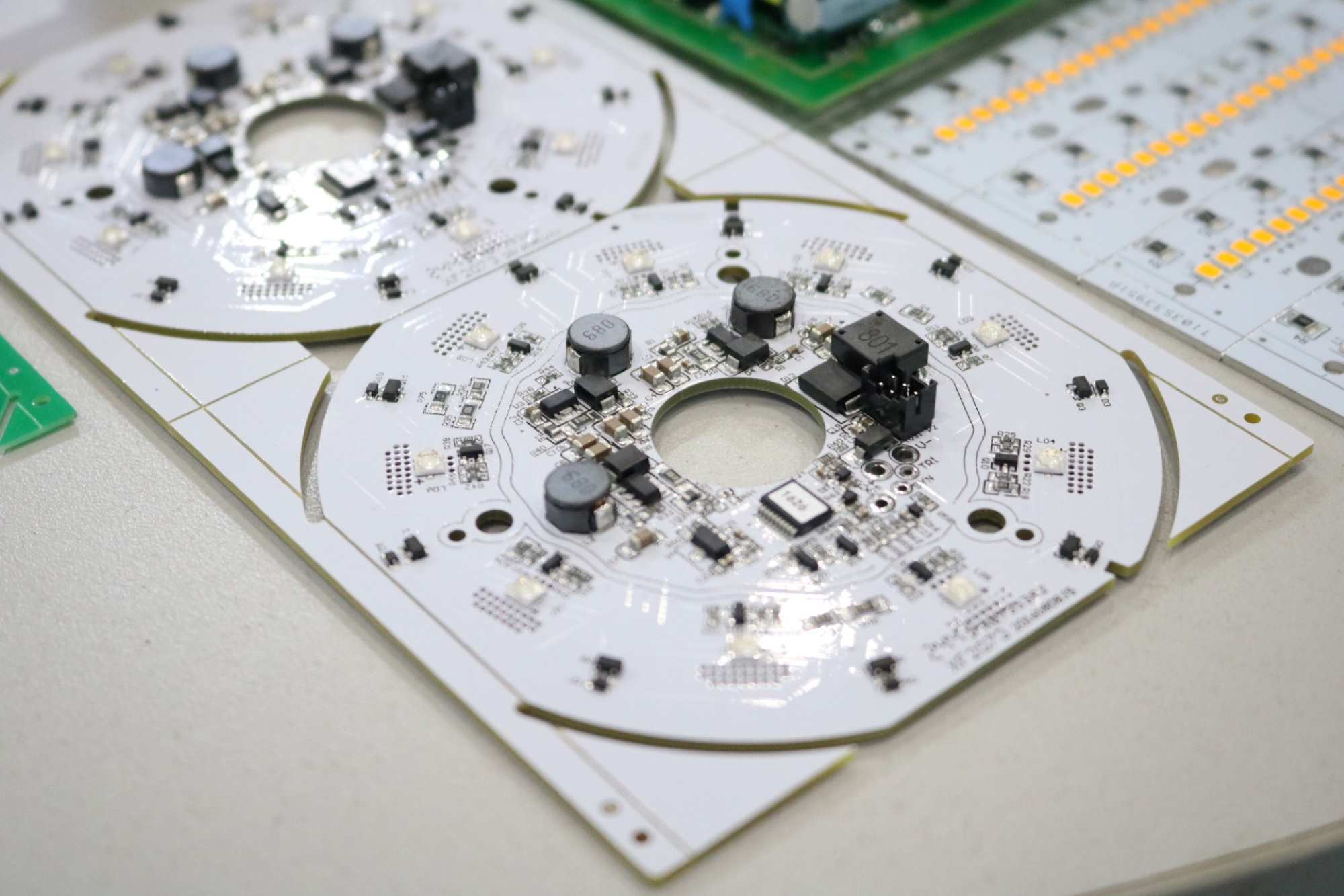 On the world technology map, Vietnam ranks 5th in exporting computers and components and 2nd in exporting mobile phones. Photo: Tuyet Lan