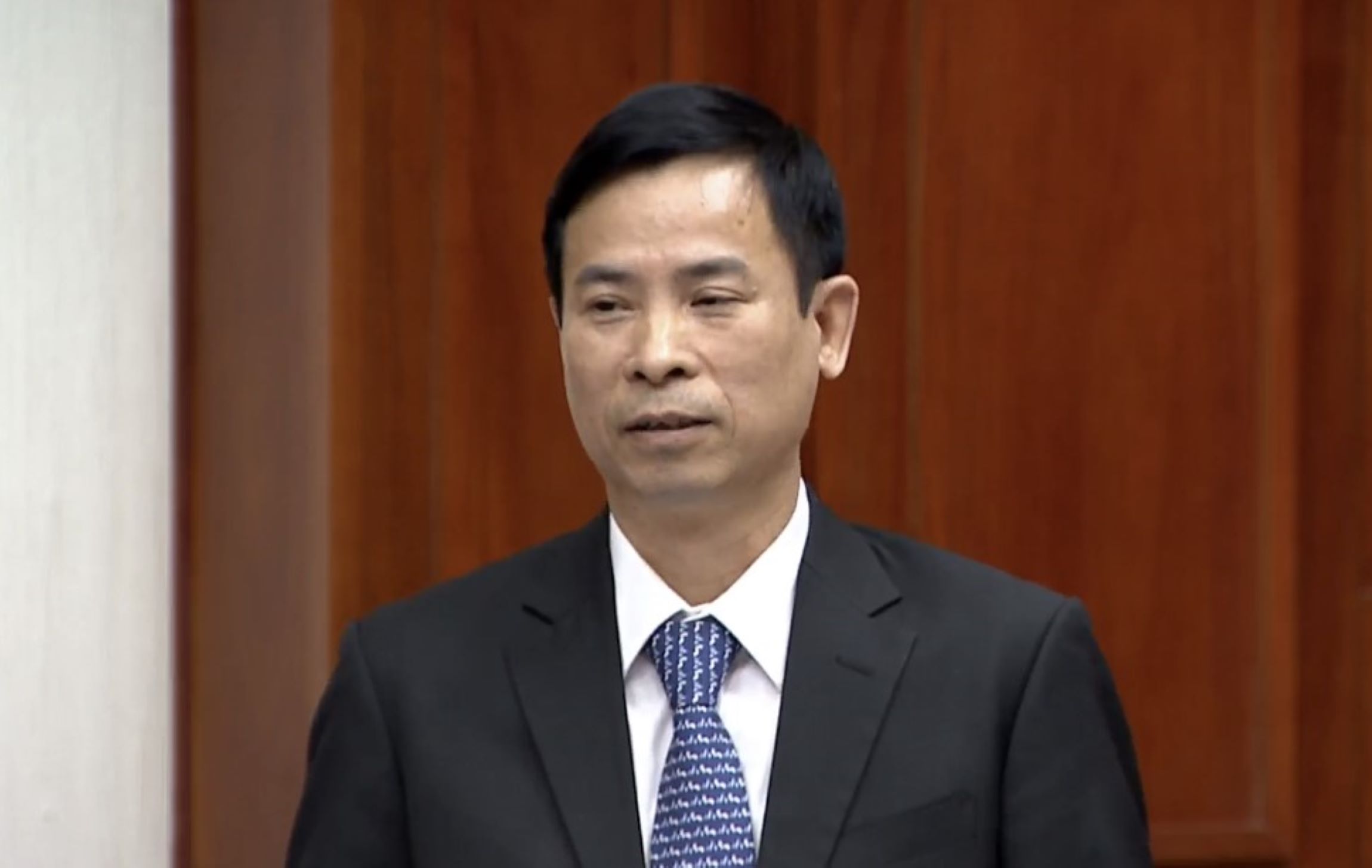 Ong Duong Duc Dang - Giam doc So Cong thuong Ninh Binh tra loi chat van. Anh: Xuan Hung