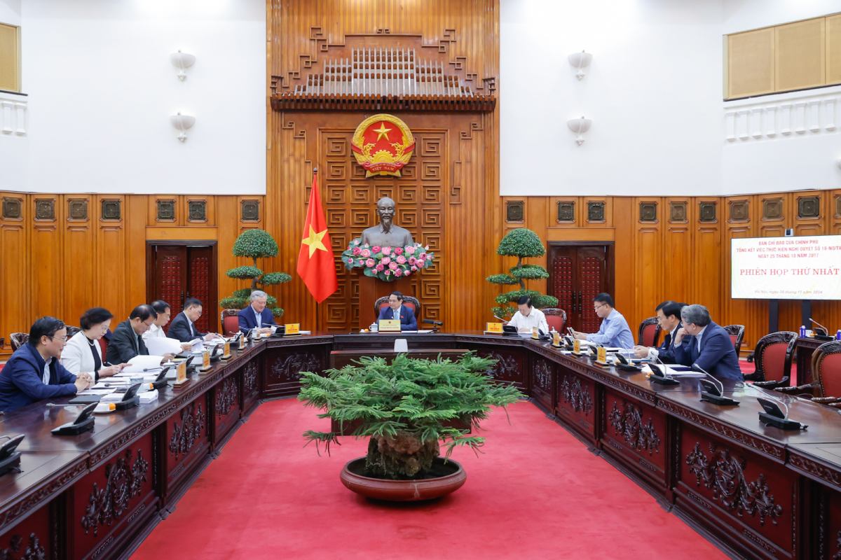Prime Minister Pham Minh Chinh chaired the first meeting of the Government Steering Committee on restructuring and streamlining the apparatus according to Resolution 18. Photo: VGP