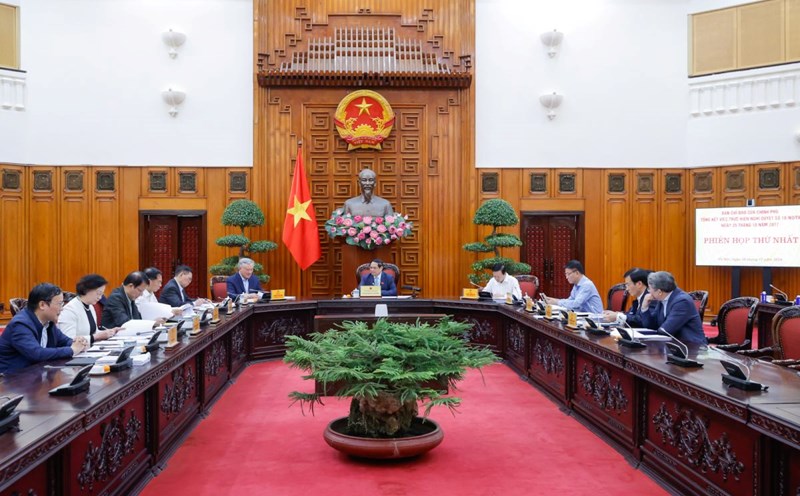 Prime Minister Pham Minh Chinh chaired the first meeting of the Government Steering Committee on restructuring and streamlining the apparatus according to Resolution 18. Photo: VGP