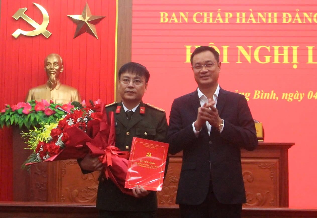 The Provincial Police Director has just been appointed by the Secretariat to join the Executive Committee and Standing Committee of the Quang Binh Provincial Party Committee. Photo: H. Nguyen