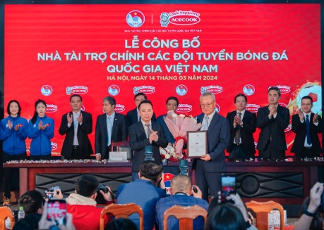 Le cong bo Acecook Viet Nam la nha tai tro chinh cua cac doi tuyen bong da quoc gia Viet Nam giai doan 2024 - 2027. Nguon: Acecook Viet Nam