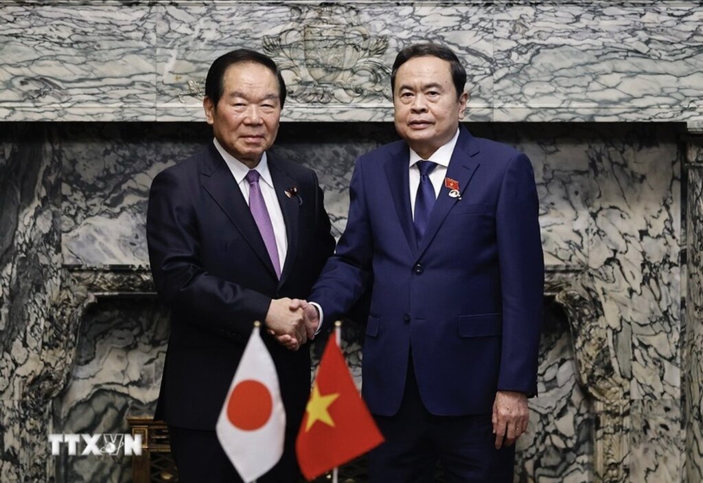 National Assembly Chairman Tran Thanh Man and Speaker of the Japanese House of Representatives Nukaga Fukushiro. Photo: VNA