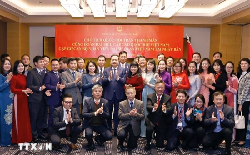 National Assembly Chairman Tran Thanh Man acknowledged and commended the efforts of the Ambassador and the Embassy's staff over the past time, making positive contributions to the Vietnam-Japan relationship. Photo: VNA