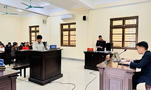 Tòa án nhân dân huyện Hữu Lũng xét xử sơ thẩm vụ tai nạn khiến 15 người thương vong trên địa bàn. Ảnh: Đinh Hương