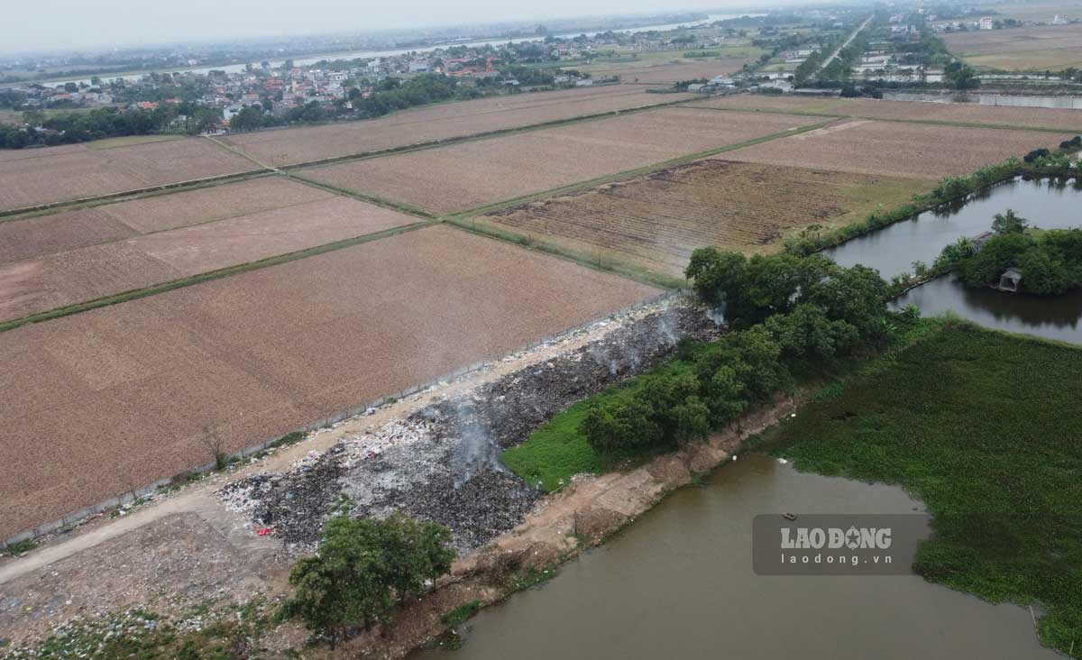 Dân bức xúc vì khói khét từ bãi rác lộ thiên ở Nam Định