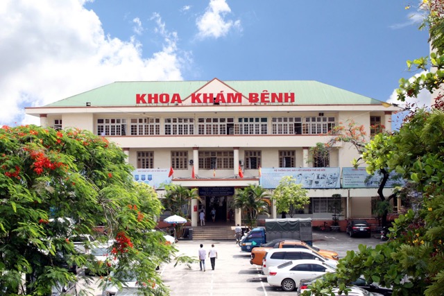 Bệnh viện Đa khoa tỉnh Quảng Ninh đạt các tiêu chí xanh sạch đẹp, thay đổi rõ rệt. Ảnh: Hương Giang