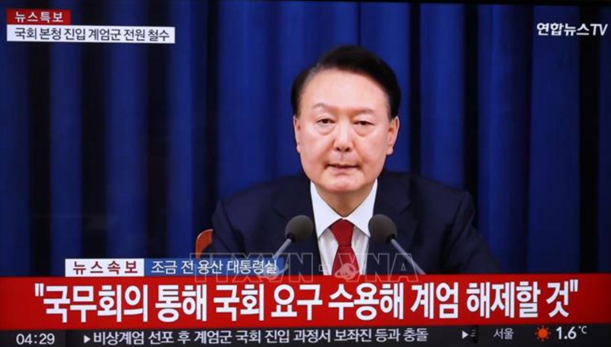 In an emergency cabinet meeting in the early morning of December 4, South Korean President Yoon Suk Yeol announced the lifting of martial law imposed on the evening of December 3. Photo: VNA