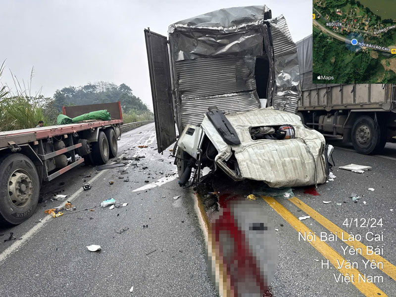 Accident scene on Noi Bai - Lao Cai highway. Photo: Provided by police
