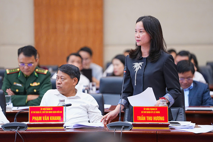 Dai bieu phat bieu tai Hoi nghi. Anh: Dam Thanh