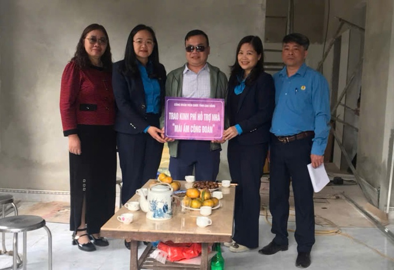 Funding support for union members in Cao Bang. Photo: Provided by the unit.
