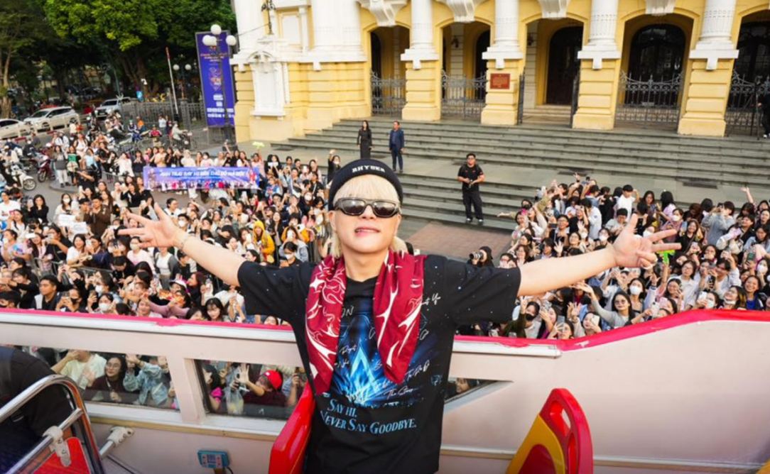 "Say hi brother" arrives in Hanoi. Photo: Producer