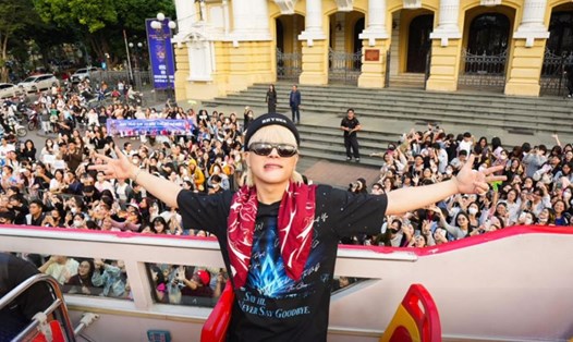 "Anh trai say hi" đặt chân đến Hà Nội. Ảnh: Nhà sản xuất