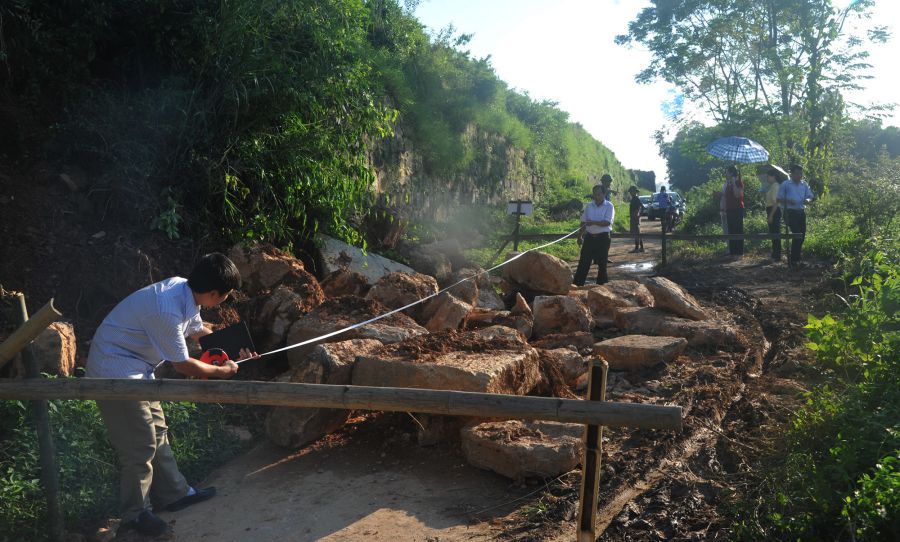 Restoration and repair of relics must be done while researching. Photo: Le Hoang