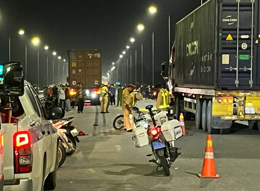 Scene of a traffic accident that killed a 10th grade student in Quang Ngai. Photo: Duc Minh