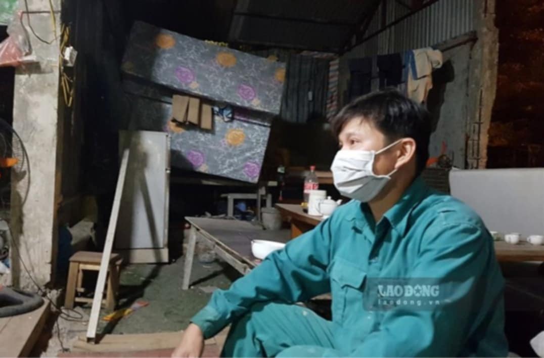 Informal workers face many risks. Photo: Hanh An