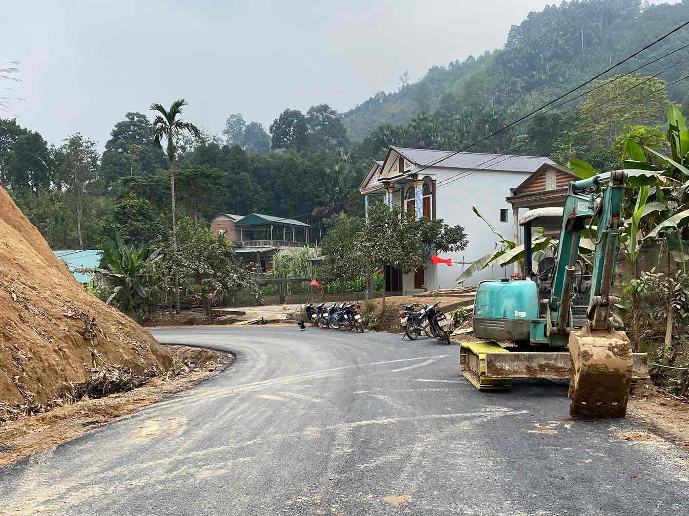 Hien tai mat duong du an da duoc tham nhua. Anh: Tran Bui