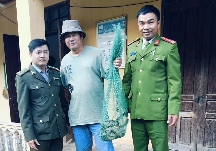 People hand over rare reticulated python. Photo: Quang Binh Police
