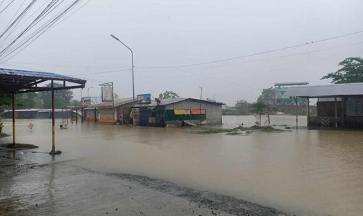 Nước từ sông Pinacanauan dâng, gây ngập lụt trên đường phố Tuguegarao, vùng Cagayan, Philippines. Ảnh: Tuguegarao City Information Office