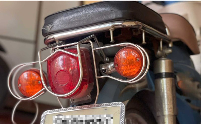 Motorcyclists need to avoid some common mistakes when using turn signals. Photo: Ngoc Diep