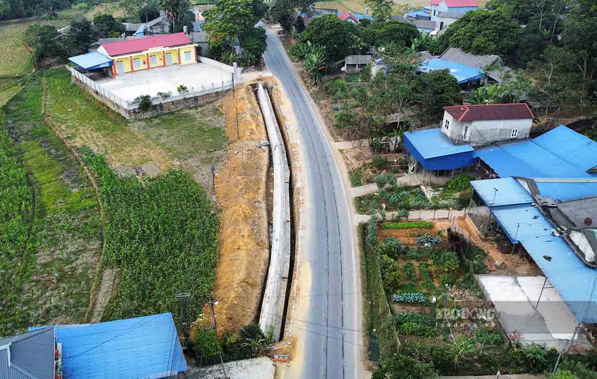 The subsidence and landslides on National Highway 37 through Thai Nguyen are being repaired. Photo: Viet Bac