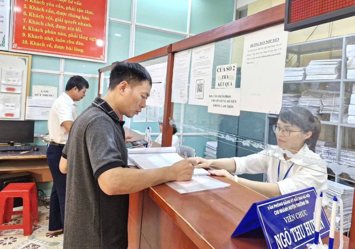 The National Assembly approved more than 110,000 billion VND to implement the basic salary in 2025. Photo: Thu Hang