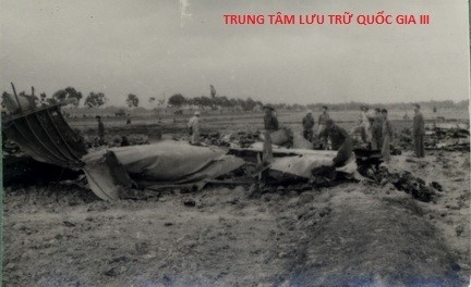 Quan dan Thu do Ha Noi ban roi may bay B52, ngay 18.12.1972. Anh: Trung tam Luu tru quoc gia III