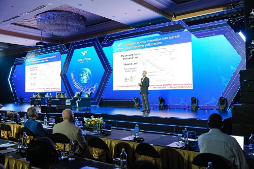 Vấn đề ô nhiễm môi trường được mổ xẻ tại buổi tọa đàm “Khoa học vì Cuộc sống” trong Tuần lễ  Khoa học Công nghệ VinFuture 2024. Ảnh: VinFuture