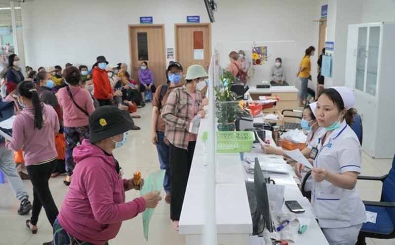 Every day, 4,000 - 4,900 people come to the Oncology Hospital for cancer screening. Photo: NGUYEN LY