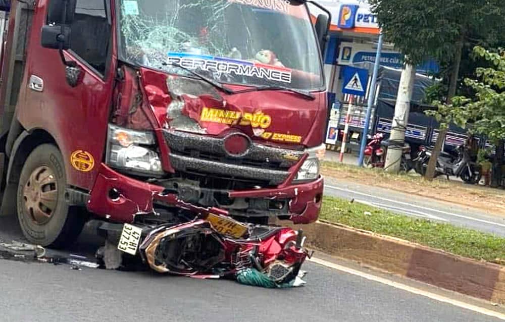 The scene of the accident that killed a couple. Photo: Bao Trung