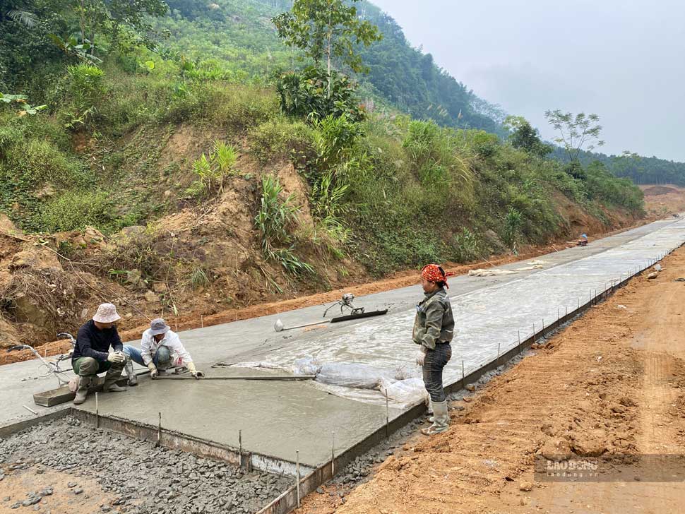 Inter-regional traffic route worth over 900 billion VND in Yen Bai. Photo: Tran Bui.