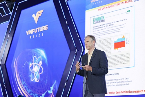 GS. Daniel Kammen (Dai hoc California, Hoa Ky) chia se tai toa dam - Anh: