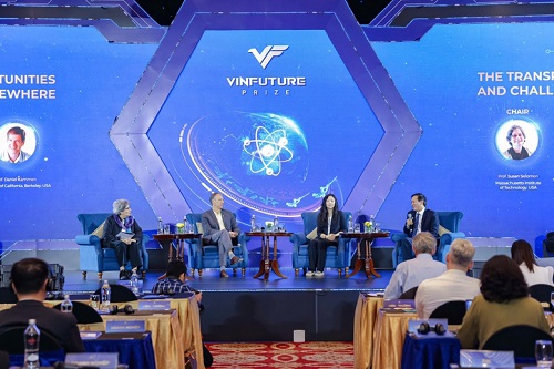 Scientists at VinFuture 2024 believe that traffic is the main source of air pollution. Photo: VinFuture