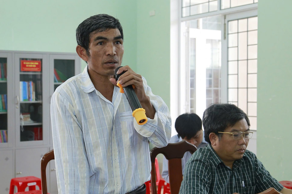 Voters of Van Canh district (Binh Dinh) make recommendations at the meeting. Photo: Hong An