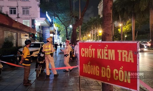 What should be noted when recording traffic violations?