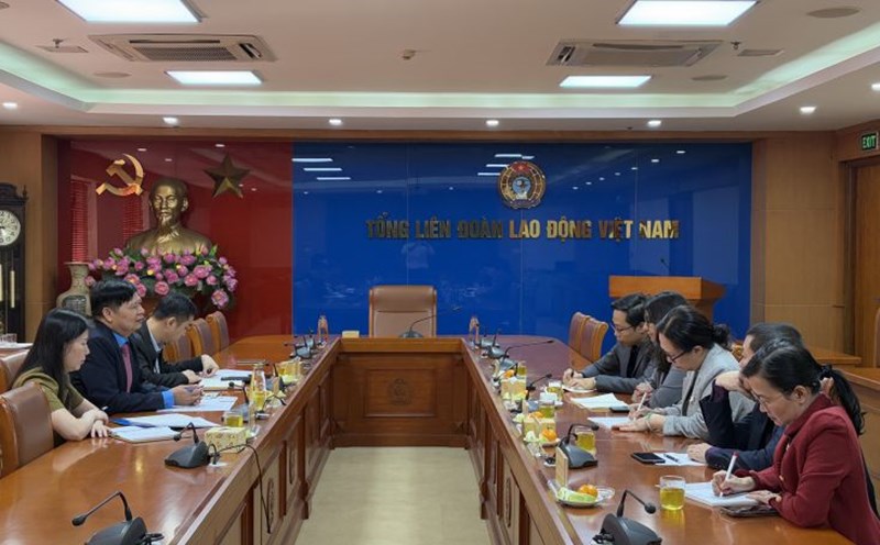 Delegation of the Better Work Program working with the Vietnam General Confederation of Labor. Photo: Bao Han