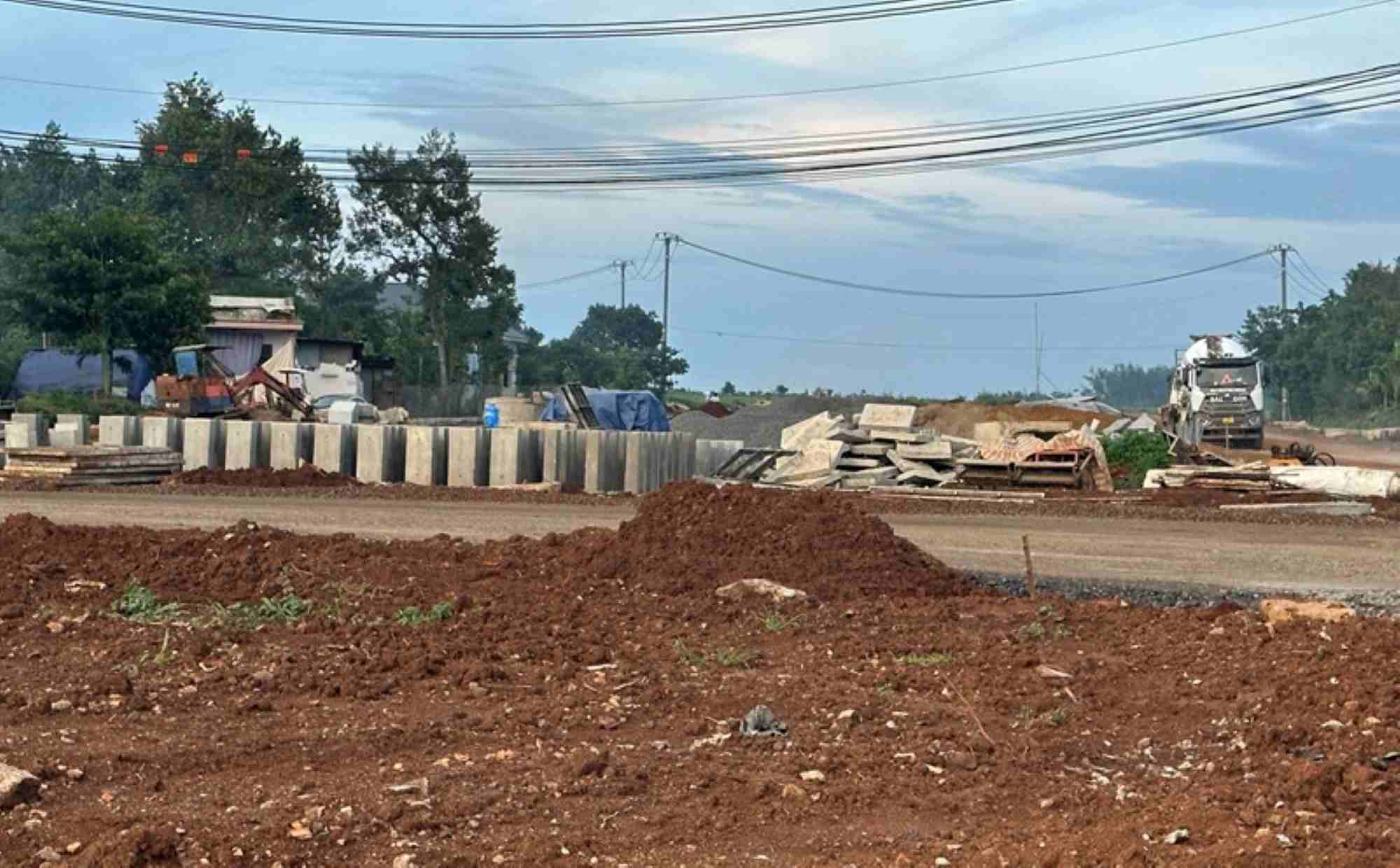A corner of the Ho Chi Minh road project, the eastern bypass of Buon Ma Thuot city. Photo: Bao Trung