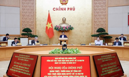 Thủ tướng Chính phủ Phạm Minh Chính chủ trì Hội nghị của Chính phủ quán triệt, triển khai về tổng kết việc thực hiện Nghị quyết số 18-NQ/TW về "Một số vấn đề về tiếp tục đổi mới, sắp xếp tổ chức bộ máy của hệ thống chính trị tinh gọn, hoạt động hiệu lực, hiệu quả". Ảnh: VGP