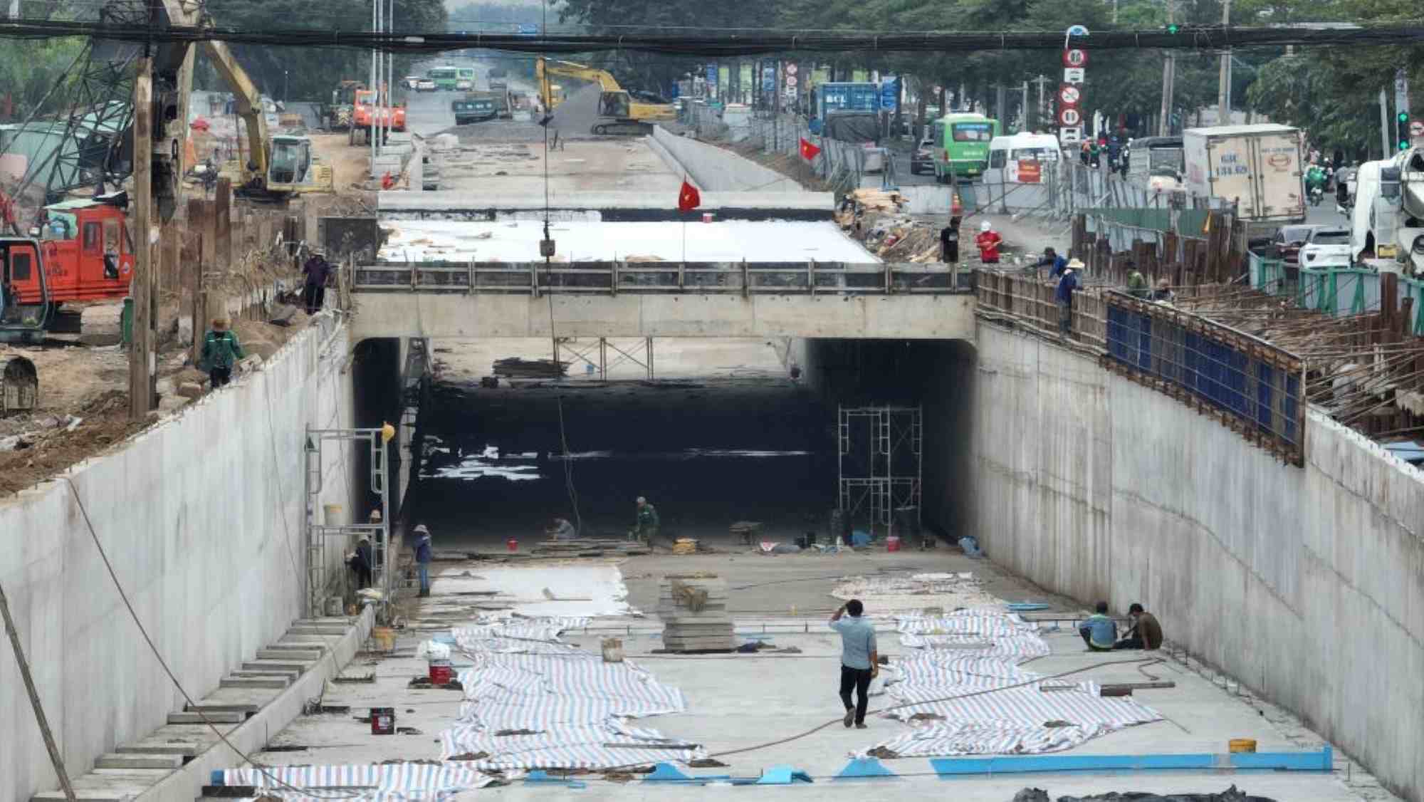 Construction of the underpass project at the Nguyen Van Linh - Nguyen Huu Tho intersection (District 7, HCMC). Photo: Anh Tu