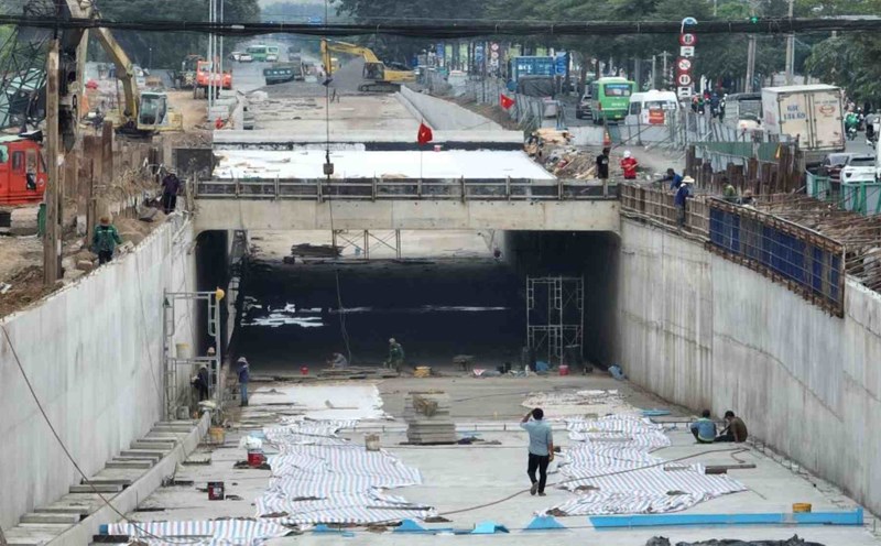 Construction of the underpass project at the Nguyen Van Linh - Nguyen Huu Tho intersection (District 7, HCMC). Photo: Anh Tu