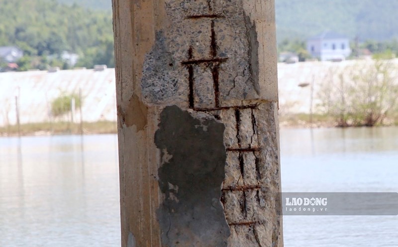 Song Thai Bridge in Quang Binh is seriously degraded. Photo: Cong Sang