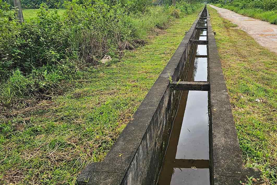 An irrigation canal in Minh Thanh ward, Quang Yen town, Quang Ninh province. Photo: Doan Hung